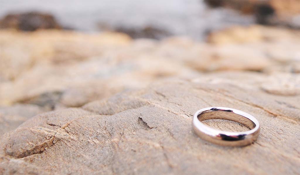 Lost wedding ring found on beach 'in minutes' using fitness tracker data |  The Independent