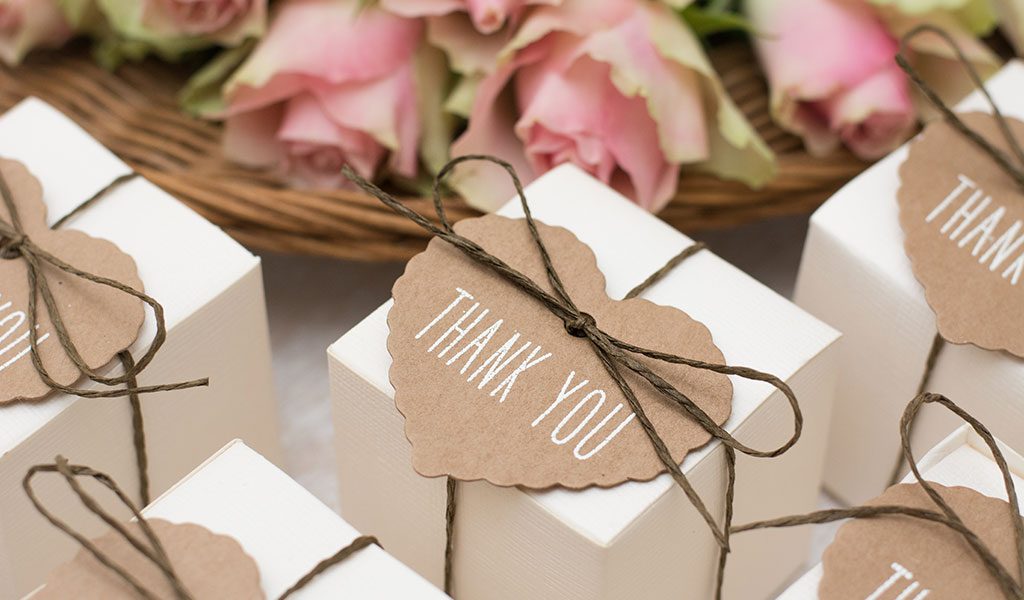 20 Trendy Wedding Favours Your Guests Will Actually Use (and Love!)